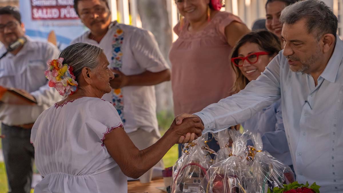 Más de 150 habitantes de Las Barrillas, Veracruz, celebraron el Día Internacional de las Mujeres Indígenas con un festival cultural.